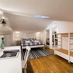 住宿加早餐酒店 White 4*