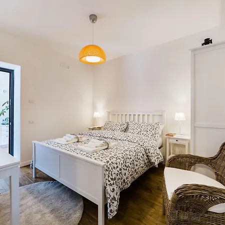 White Bed and breakfast