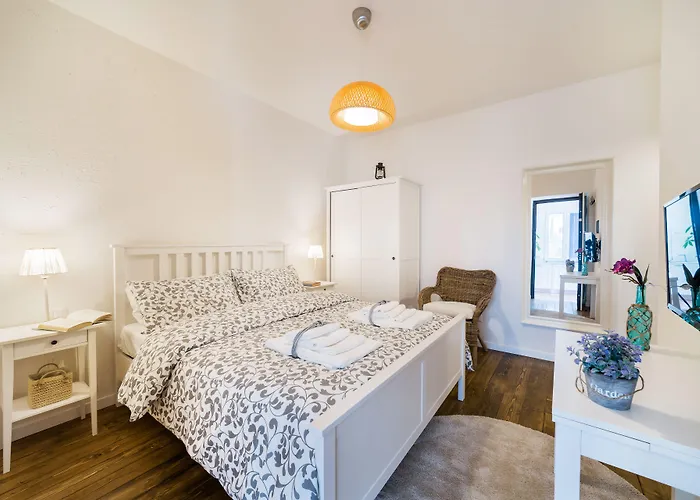 White 4*
